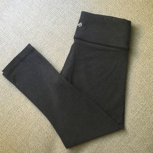 SALE🍋Lululemon🎉 heather gray crop leggings