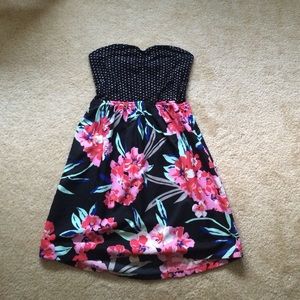 Super cute sleeveless Roxy dress