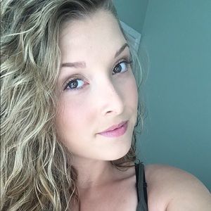 Meet your Posher, Alexis