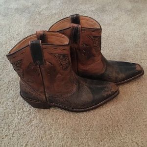 Fabulous Bed Stu cobbler series booties! Size 7.5
