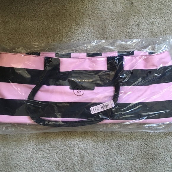🍁FALL SALE 🍁Victoria Secret striped tote (NWT)