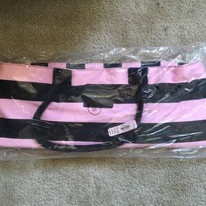 🍁FALL SALE 🍁Victoria Secret striped tote (NWT)