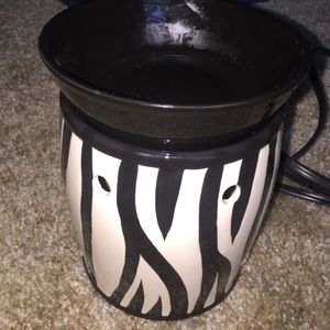 Scentsy zebra warmer