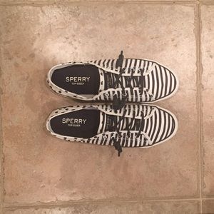 Sperry Women's Seacoast Isle Sneakers-Navy