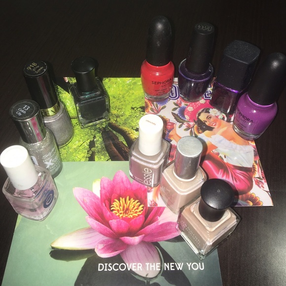 10 bottles of the perfect shades of nail polish. - Picture 1 of 4