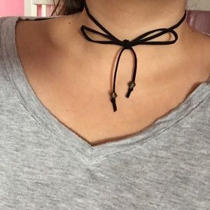 9/1 HP 🎉 Suede wrap choker