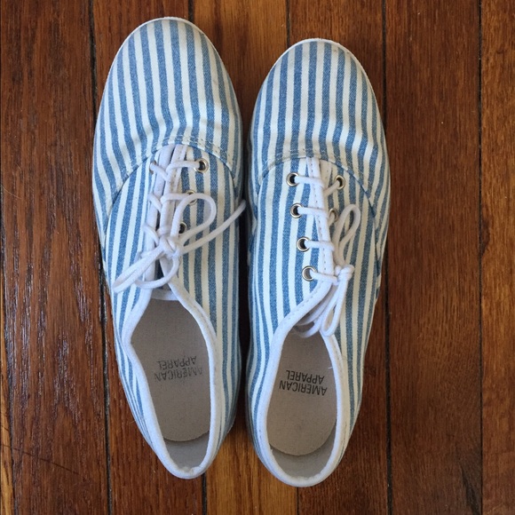 Canvas American Apparel sneakers in Size 7