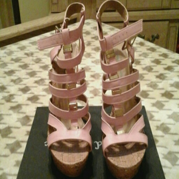 Pink platform sandle - Picture 1 of 3