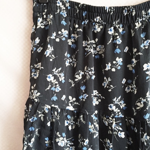 Floral Mini Skirt - Picture 2 of 2