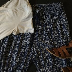 Forever 21 Blue and White Patterned Pants