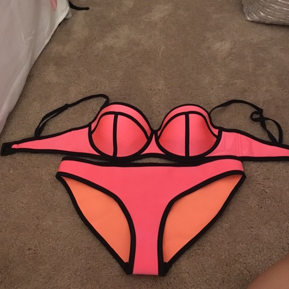 GENTLY USED TRIANGL BIKINI!