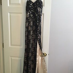 ELEGANT BALL DRESS