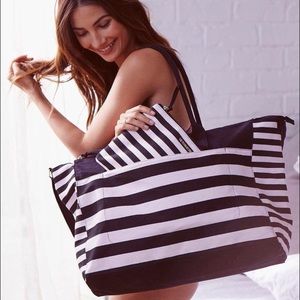 🆕 Victoria's Secret Weekend Tote 🌺