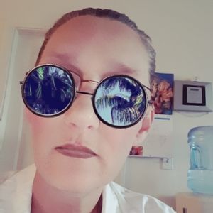 Meet your Posher, Debi