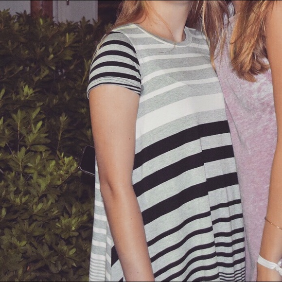 Striped flowy dress - Picture 4 of 4