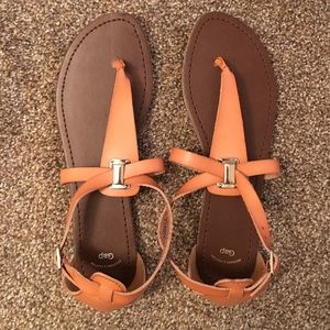 Gap T-strap Sandals