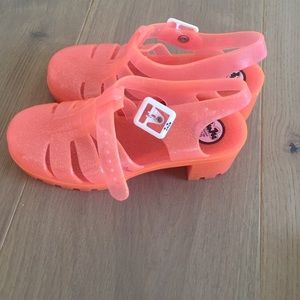 Juju jelly sandal in neon pink