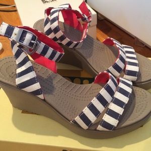 Crocs Leigh wedge stripe size 6