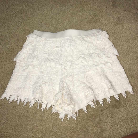 Express cream shorts