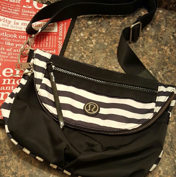 FIRM Lululemon Apex Stripe Festival crossbody bag