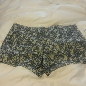 Gap blue flower shorts