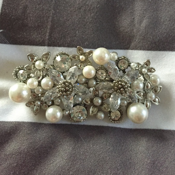 NWOT Hair Accessory with Crystal and Pearl Accent