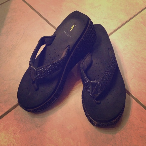 Volatile wedge flip flops