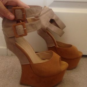 Tan Jeffree Campbell vibe