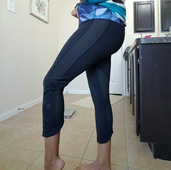 Lululemon Varcity Crop Pretty Prism mesh run 10
