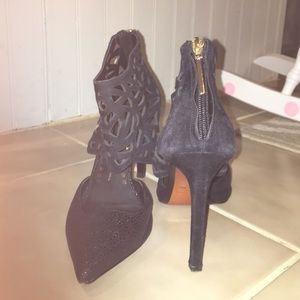 Black pointy toe heels