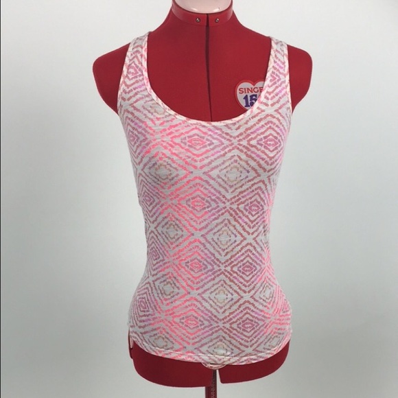 Patterned colored tank - Picture 2 of 4