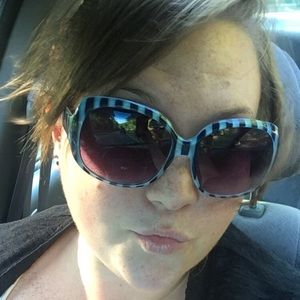 Meet your Posher, Courtney