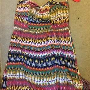 Strapless dress. slight sweetheart neckline.