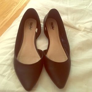 Black pointy toe flats