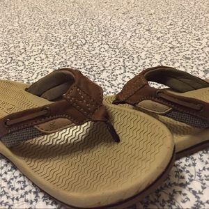 Sperry flip flops