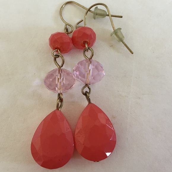 Pretty in Pink Teardrop Dangly Earrings - Picture 3 of 4