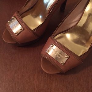 Tan leather pumps