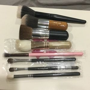 Lot of makeup brushes (read description)