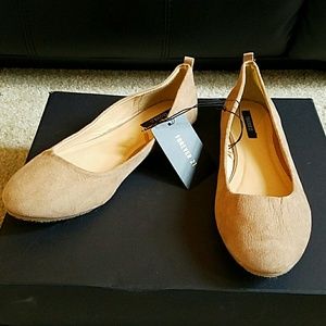 NWT Forever 21 nude  suede flats