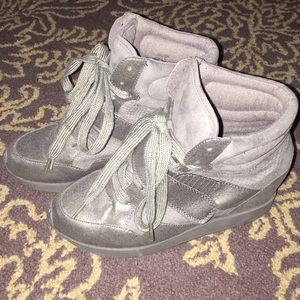 Wedge sneakers