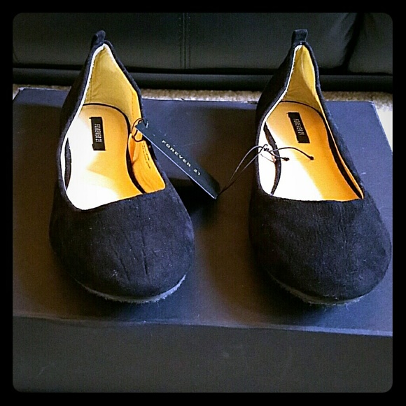 NWT Forever 21 black  suede flats