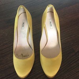 Barely worn Miu Miu mustard heels size 38