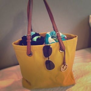 Michael Kors Jet Set Sun Canvas tote