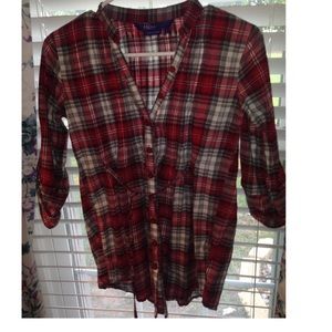 Red plaid quarter sleeve shirt.