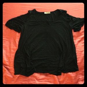 Black shoulder cutout flowy shirt