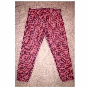 Capri leggings by Calvin Klein Performance