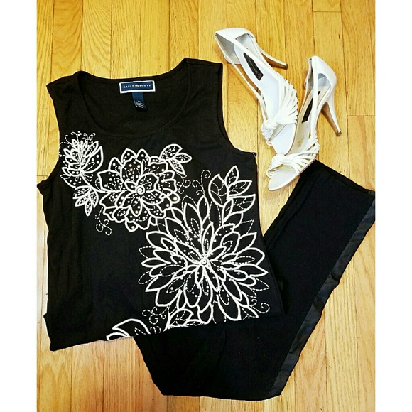 NWT| Karen Scott {FLORAL EMBELLISHED BLOUSE} - Picture 2 of 5