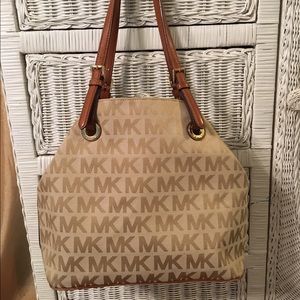Authentic Michael Kors Jet Set tote