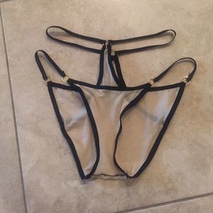 Eastnwest label sample