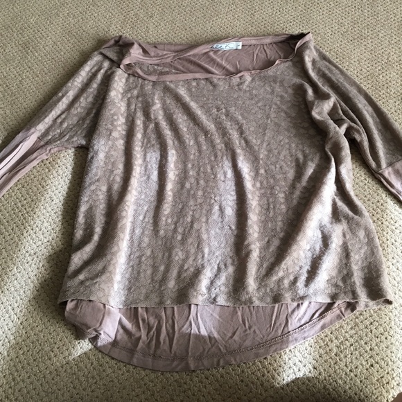 High-low long sleeve